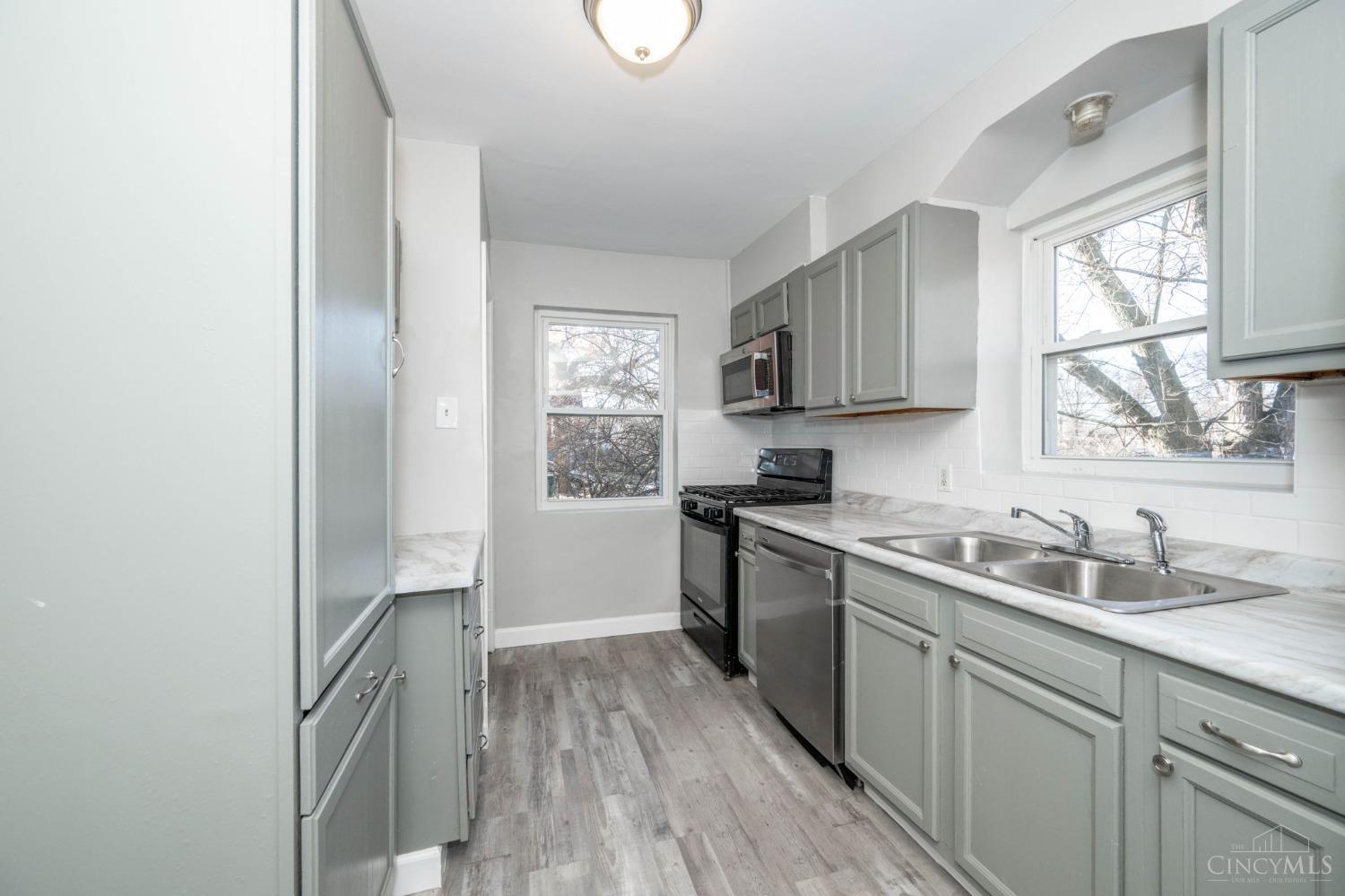 2413 Ferguson Road Cincinnati, OH 45238 - Photo 15 of 46