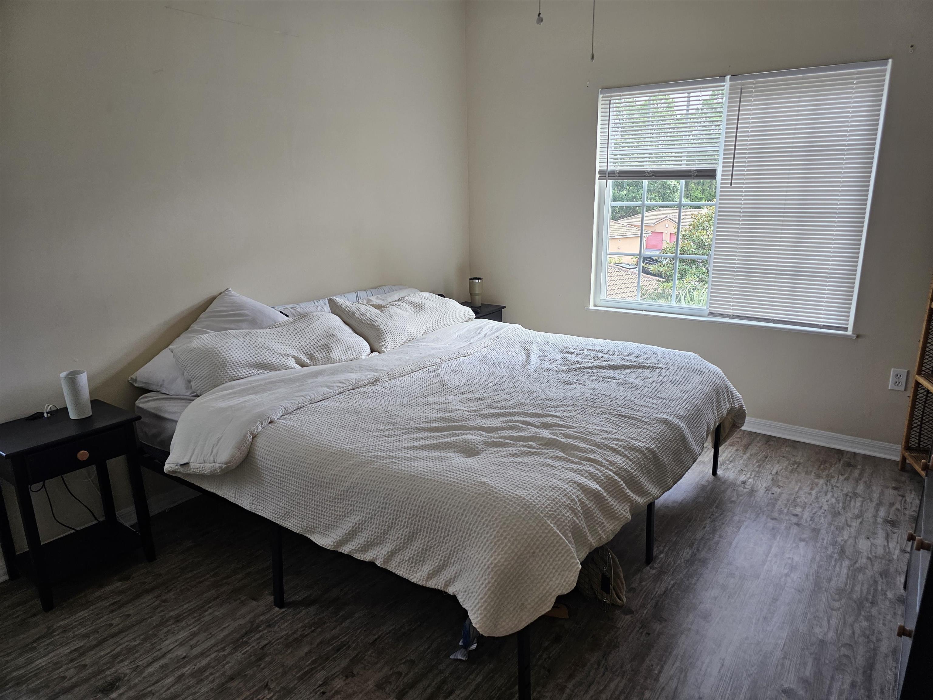 605 Fairway Drive, Unit 307 St. Augustine, FL 32084 - Photo 5 of 16 a large bed sitting in a bedroom next to a window