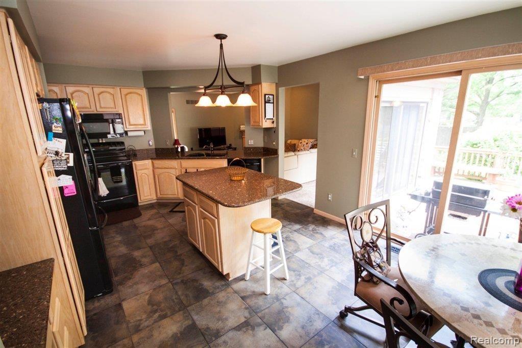 44725 Glengarry Road Canton, MI 48188 - Photo 13 of 20 Kitchen View 2