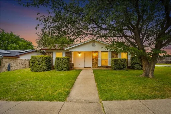 $1,900 | 5900 Stardust Drive South, Watauga, TX 76148