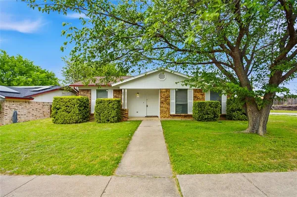 $1,900 | 5900 Stardust Drive South, Watauga, TX 76148