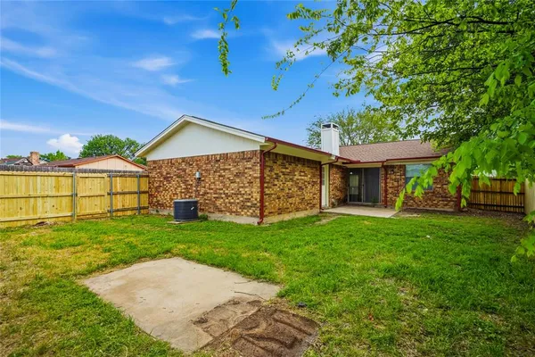 $1,900 | 5900 Stardust Drive South, Watauga, TX 76148