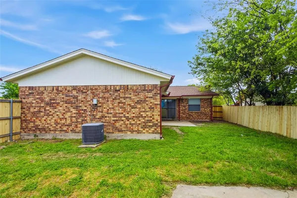 $1,900 | 5900 Stardust Drive South, Watauga, TX 76148