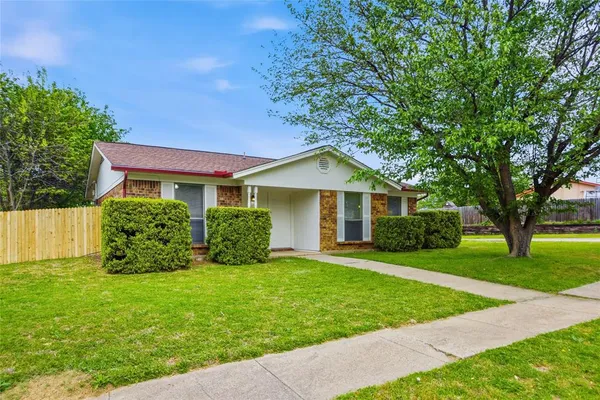 $1,900 | 5900 Stardust Drive South, Watauga, TX 76148