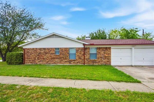 $1,900 | 5900 Stardust Drive South, Watauga, TX 76148