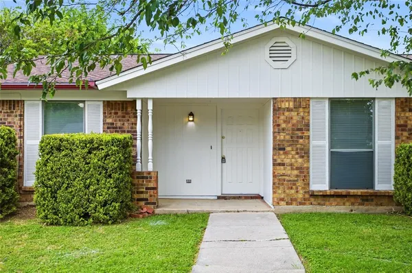 $1,900 | 5900 Stardust Drive South, Watauga, TX 76148