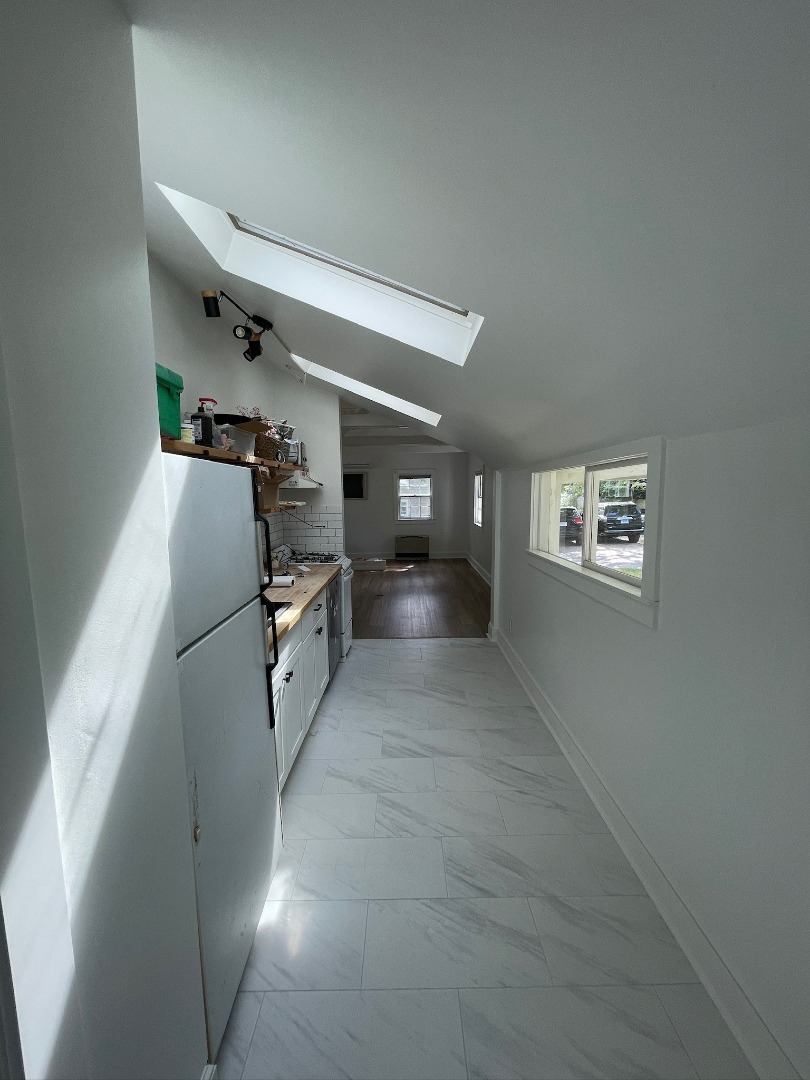 260 The Boulevard Edgartown, MA 02539 - Photo 5 of 8 a living room with furniture