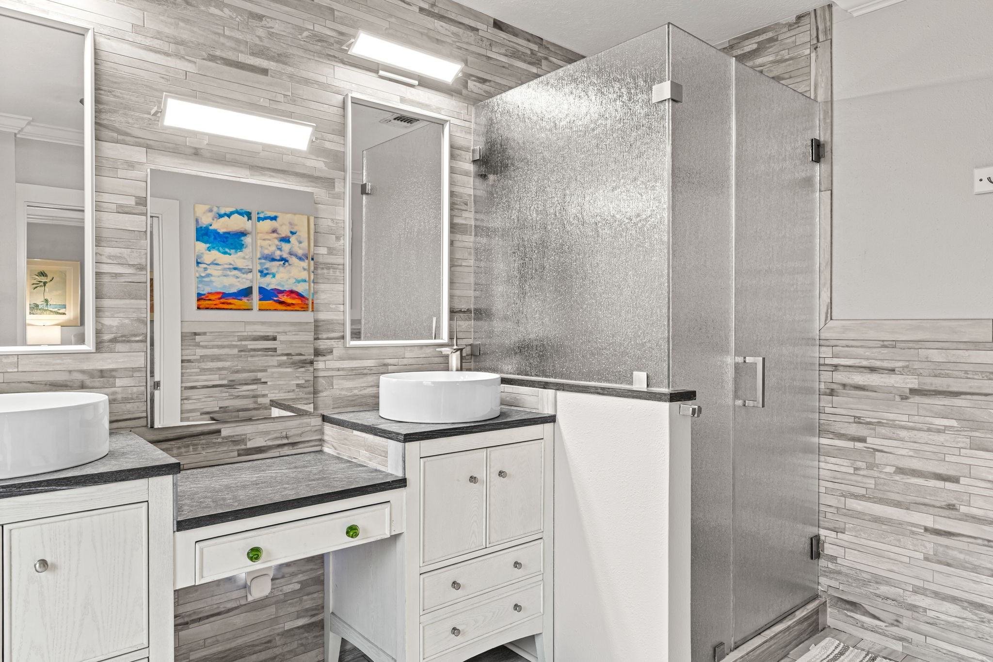 805 Ralfallen Street Houston, TX 77008 - Photo 15 of 32 Spa-like primary bathroom with dual vanities, a large soaking tub, and a spacious glass-enclosed shower.
