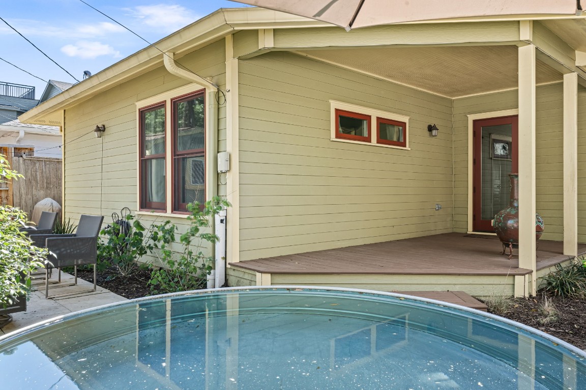 805 Ralfallen Street Houston, TX 77008 - Photo 24 of 32 a view of front door and potted plants