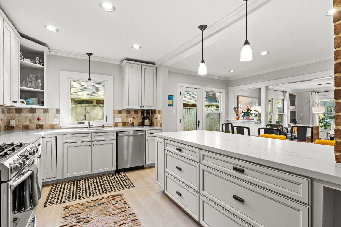 805 Ralfallen Street Houston, TX 77008 - Photo 10 of 32 a large kitchen with granite countertop a large white cabinets and white appliances