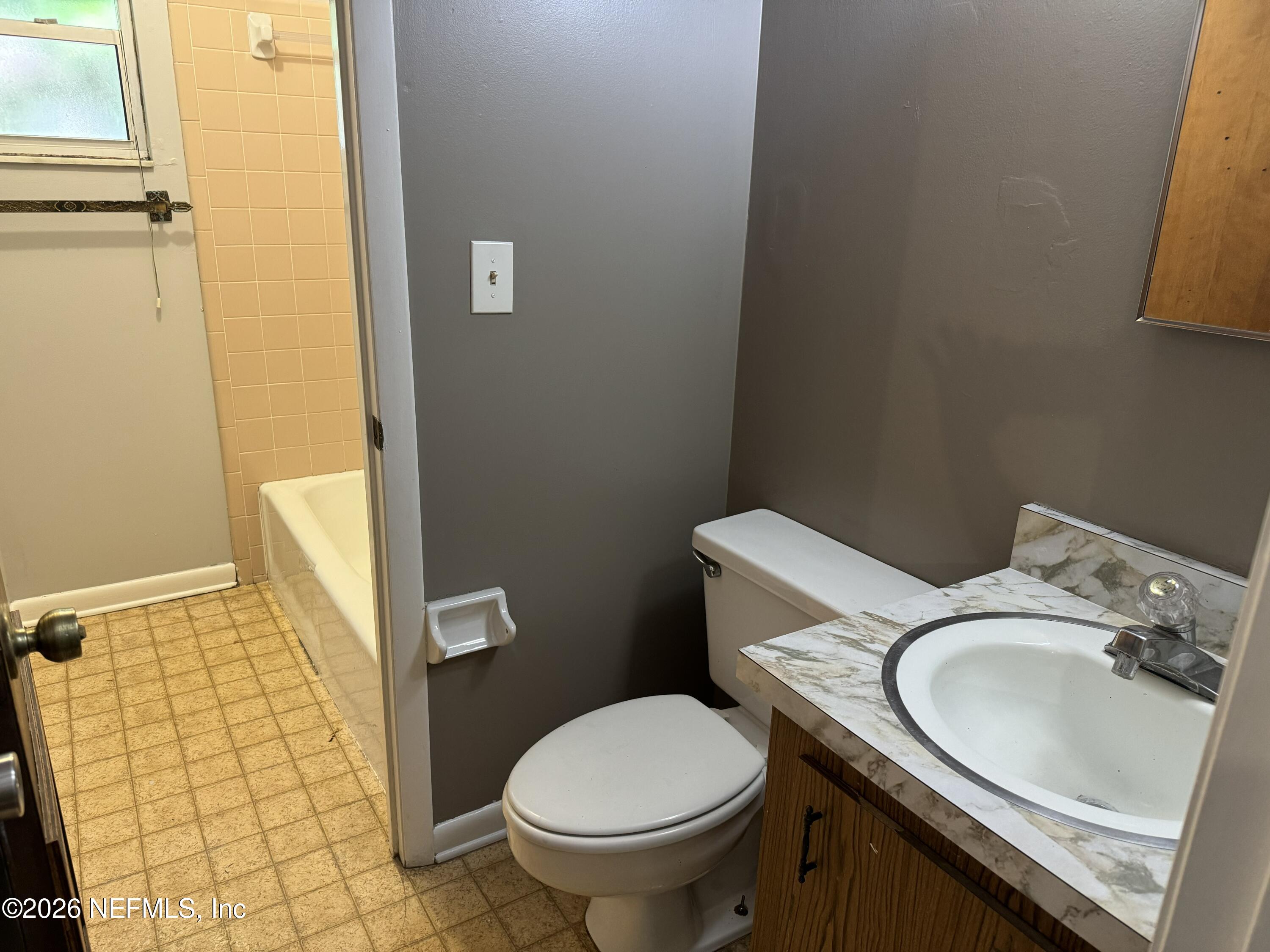 475 Nightingale Street Keystone Heights, FL 32656 - Photo 25 of 26 24) Half Bathroom