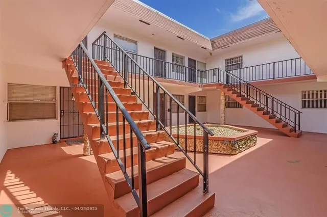 $1,700 | 230 Southwest 1st Street, Unit G8, Pompano Beach, FL 33060