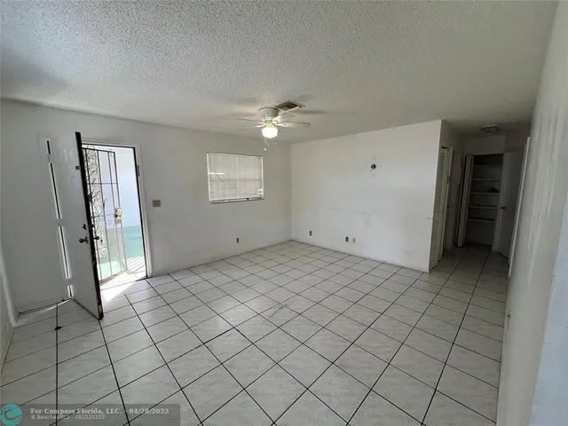 $1,700 | 230 Southwest 1st Street, Unit G8, Pompano Beach, FL 33060