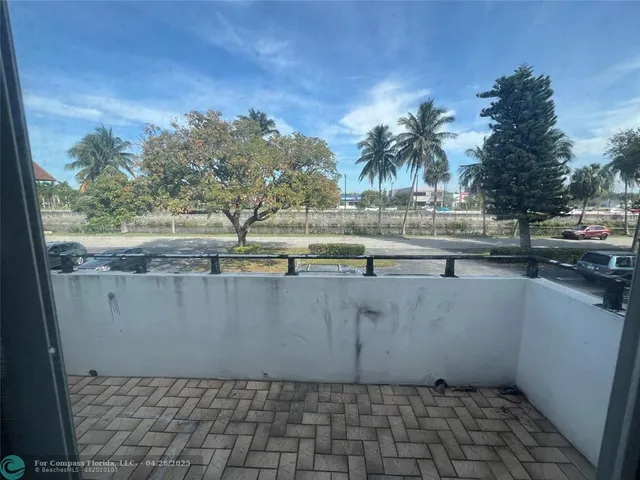 $1,700 | 230 Southwest 1st Street, Unit G8, Pompano Beach, FL 33060