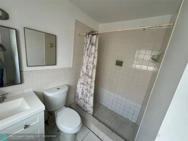 $1,700 | 230 Southwest 1st Street, Unit G8, Pompano Beach, FL 33060