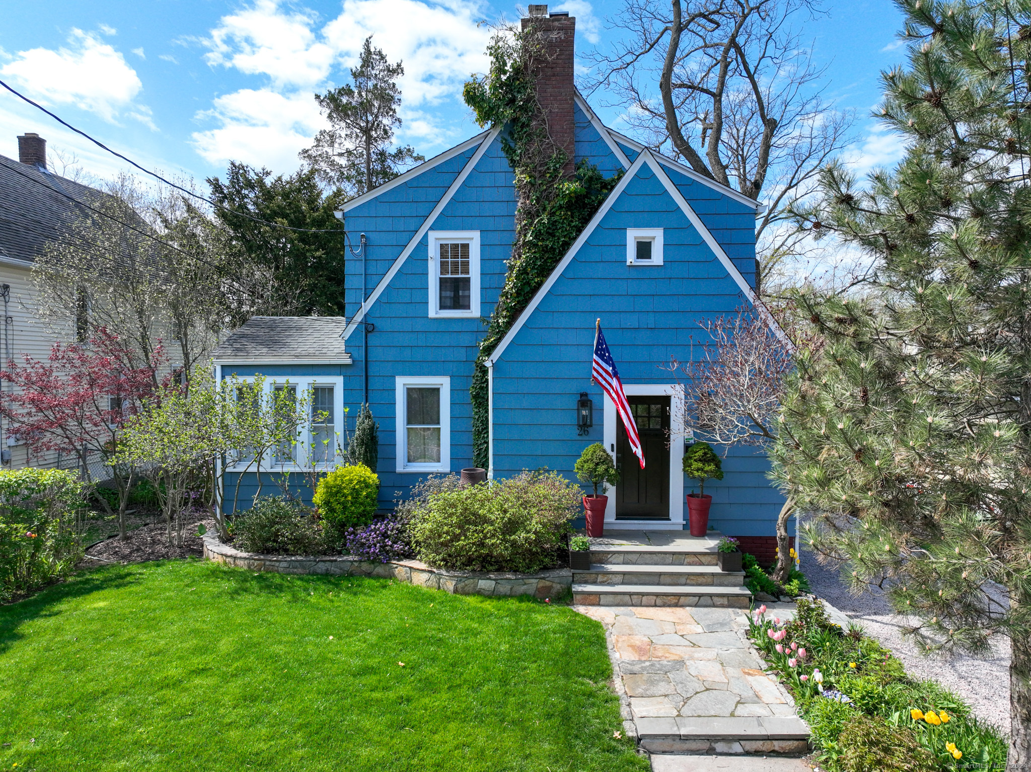 26 Ruby Street New Haven, CT 06515 - Photo 1 of 1 a front view of a house with garden