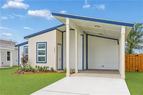 $240,000 | 2805 Live Oak Drive, Terrytown, LA 70056