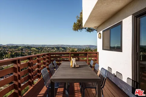 $1,695,000 | 4249 Torreon Drive, Woodland Hills, CA 91364