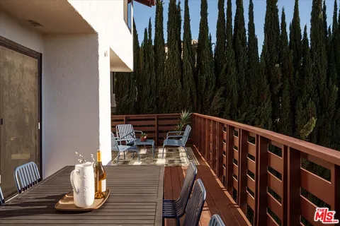 $1,695,000 | 4249 Torreon Drive, Woodland Hills, CA 91364