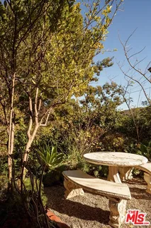 a view of an outdoor space