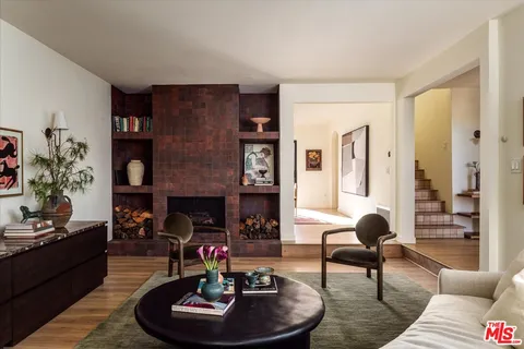 $1,695,000 | 4249 Torreon Drive, Woodland Hills, CA 91364