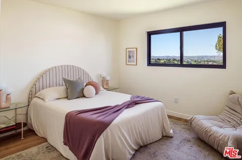 $1,725,000 | 4249 Torreon Drive, Woodland Hills, CA 91364