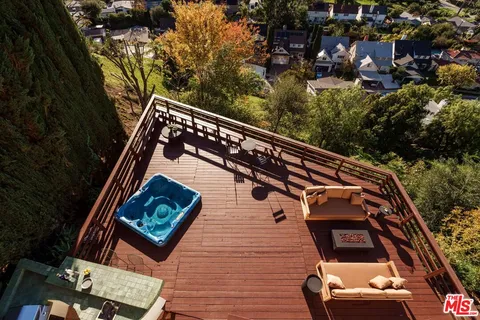 $1,695,000 | 4249 Torreon Drive, Woodland Hills, CA 91364