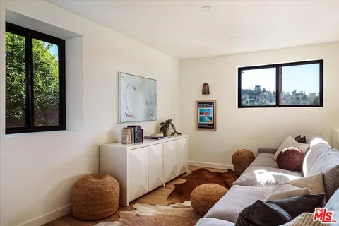 $1,725,000 | 4249 Torreon Drive, Woodland Hills, CA 91364