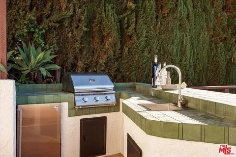 $1,695,000 | 4249 Torreon Drive, Woodland Hills, CA 91364