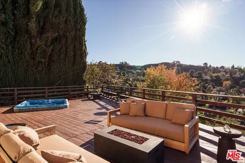 $1,695,000 | 4249 Torreon Drive, Woodland Hills, CA 91364