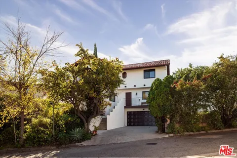 $1,725,000 | 4249 Torreon Drive, Woodland Hills, CA 91364