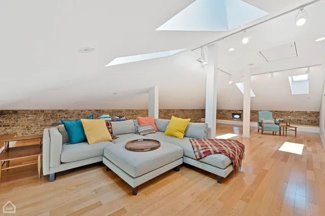 $3,200,000 | 5704 South Dorchester Avenue, Chicago, IL 60637