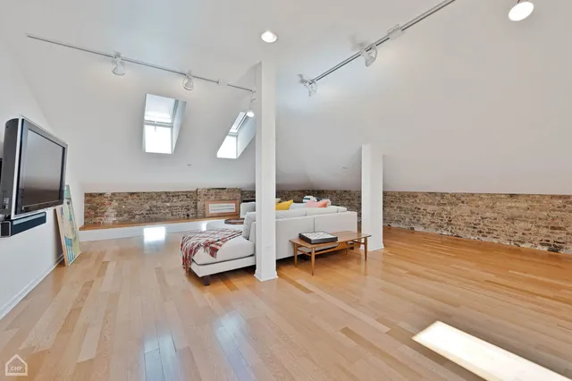 $3,200,000 | 5704 South Dorchester Avenue, Chicago, IL 60637