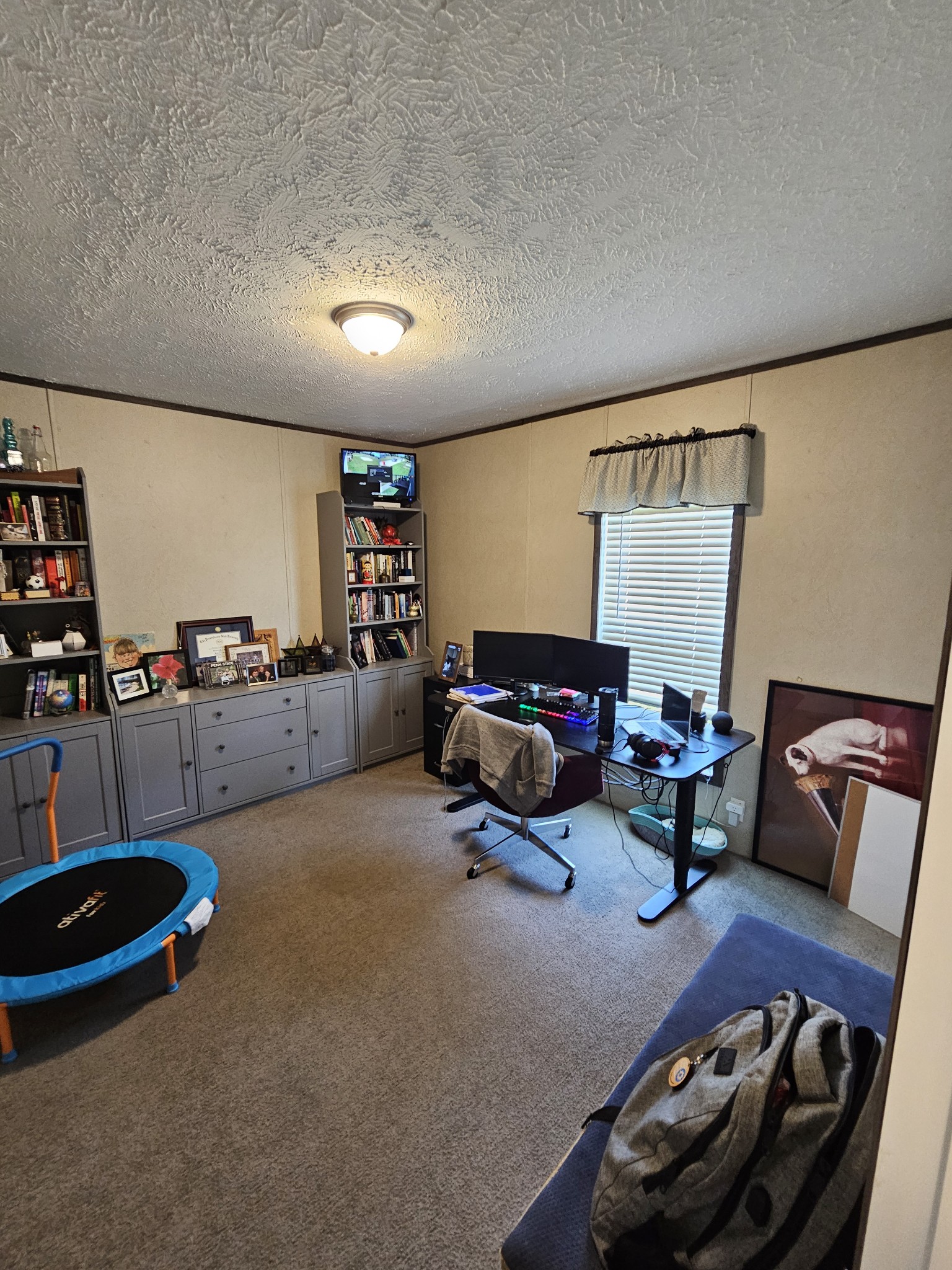 1824 Austin Road Lafayette, TN 37083 - Photo 25 of 35 a living room with furniture and a flat screen tv