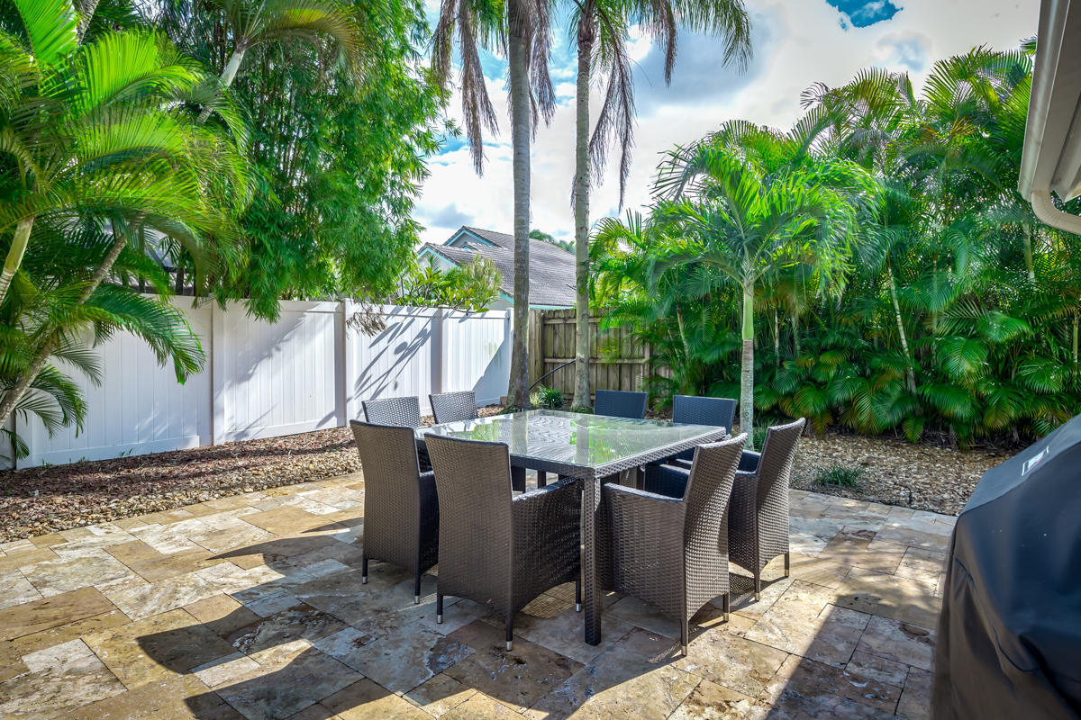 22340 Martella Avenue Boca Raton, FL 33433 - Photo 26 of 26 Outdoor Dining