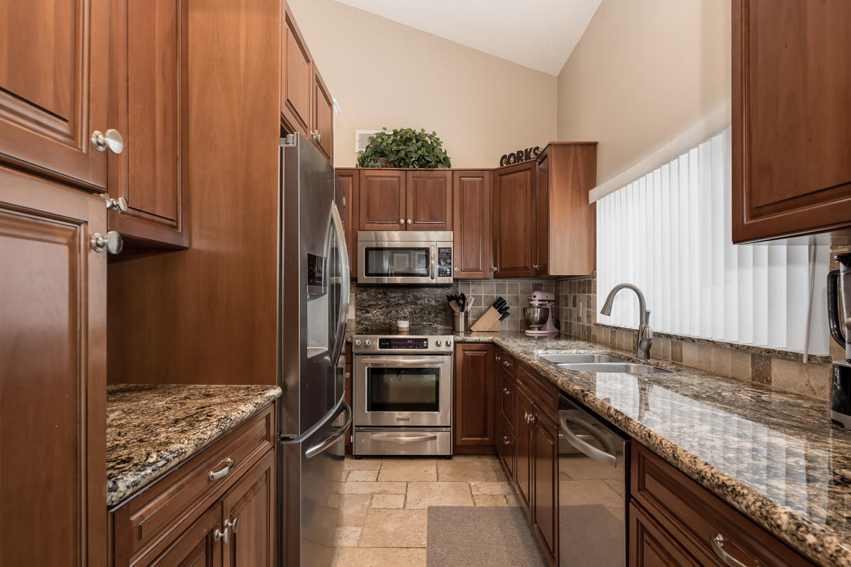 22340 Martella Avenue Boca Raton, FL 33433 - Photo 10 of 26 Kitchen