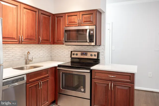 $2,145 | 1211 South Eads Street, Unit 102, Arlington, VA 22202