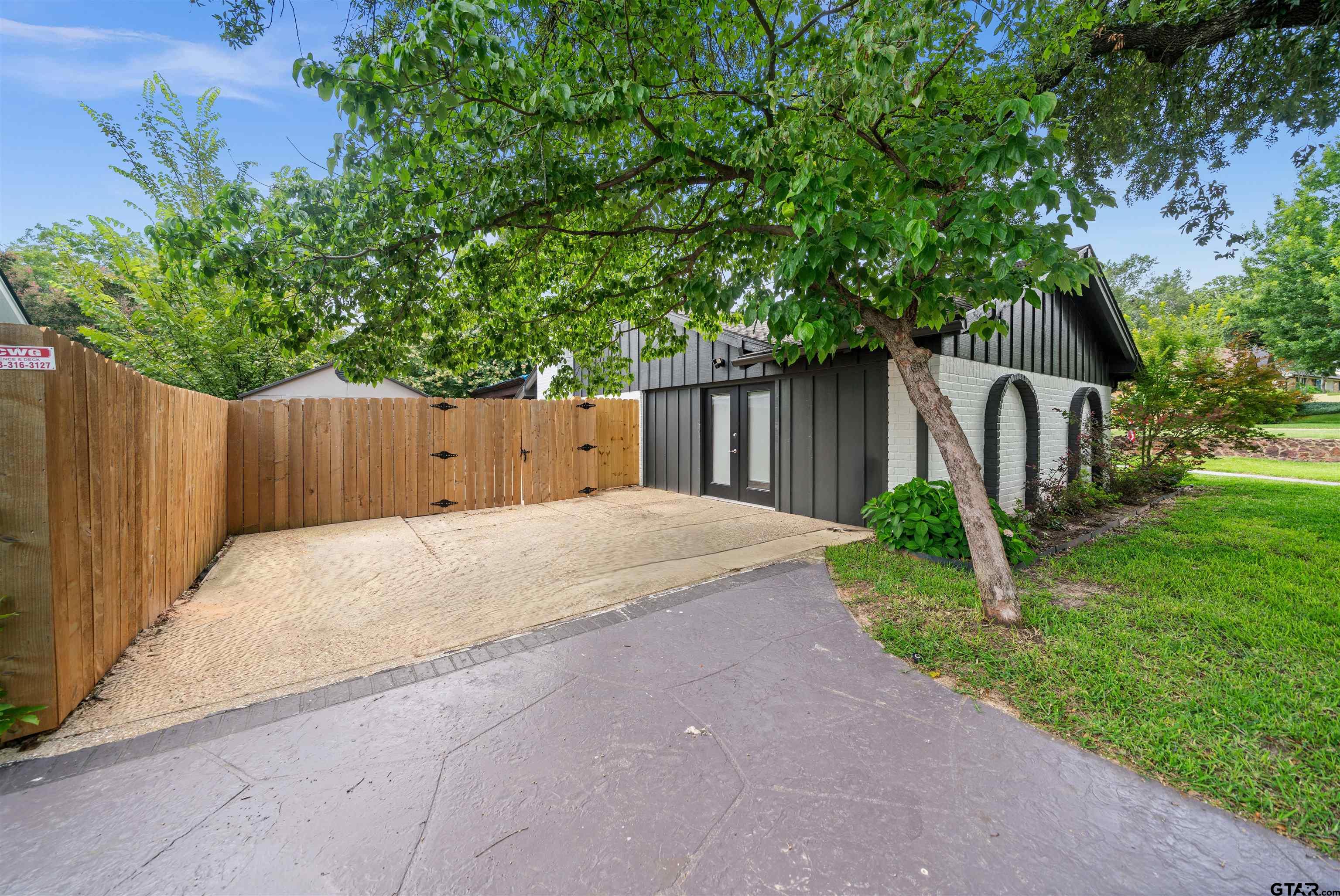 4107 Chester Drive Tyler, TX 75701 - Photo 3 of 45