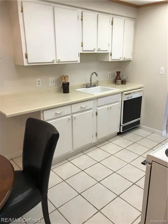 509 East University Drive, Unit 507 Rochester, MI 48307 - Photo 5 of 11