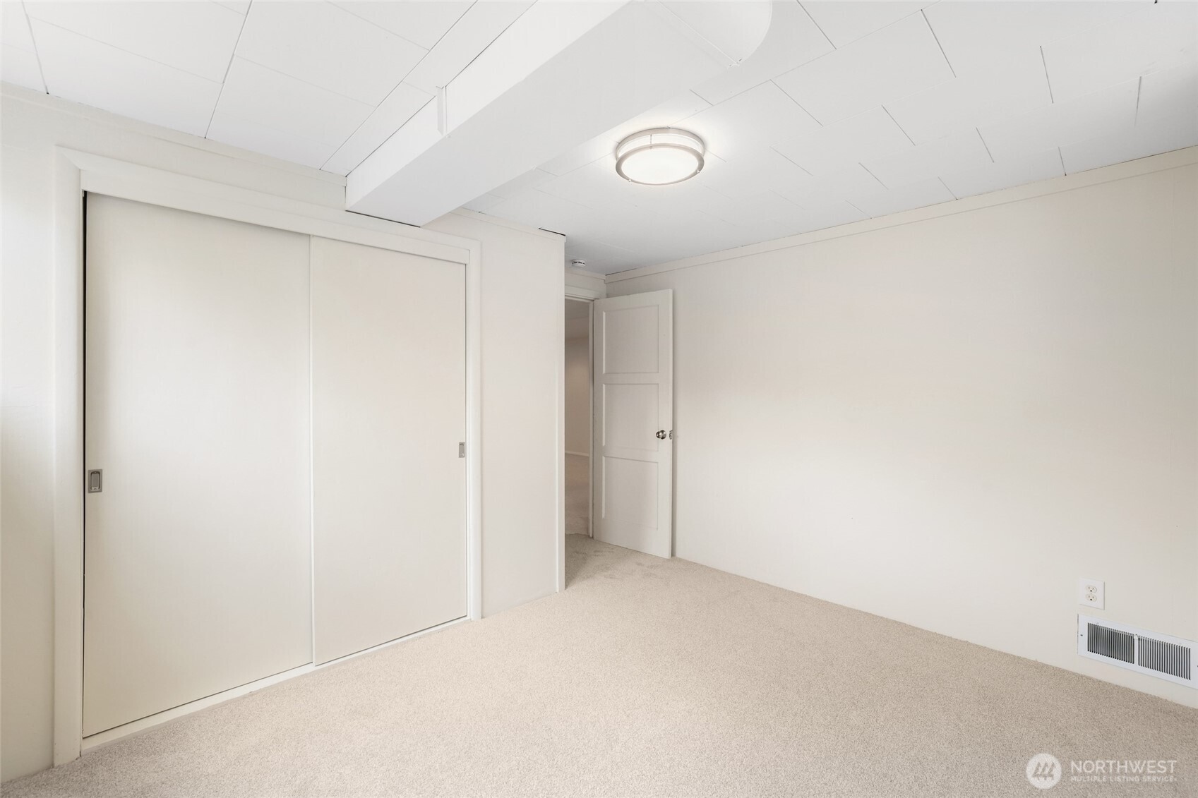 2402 Union Avenue Northeast Renton, WA 98059 - Photo 22 of 39