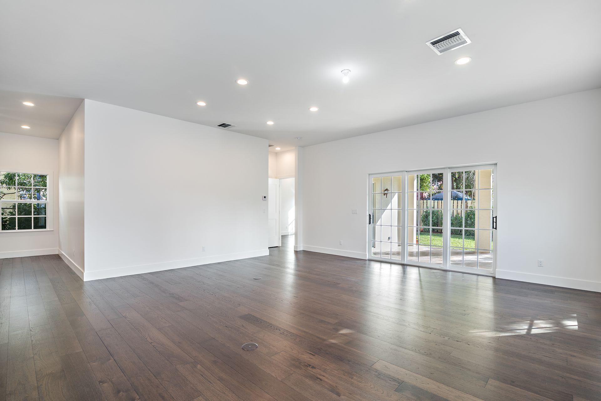 812 Sunset Road West Palm Beach, FL 33401 - Photo 9 of 29 Living Room