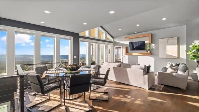 $1,099,000 | 8603 North Upper Mayes Lane, Spokane, WA 99208