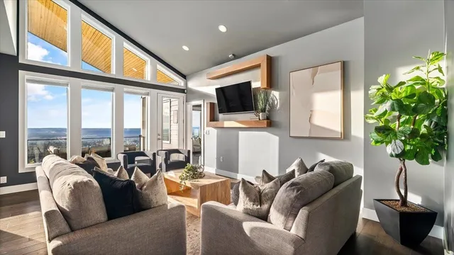 $1,099,000 | 8603 North Upper Mayes Lane, Spokane, WA 99208