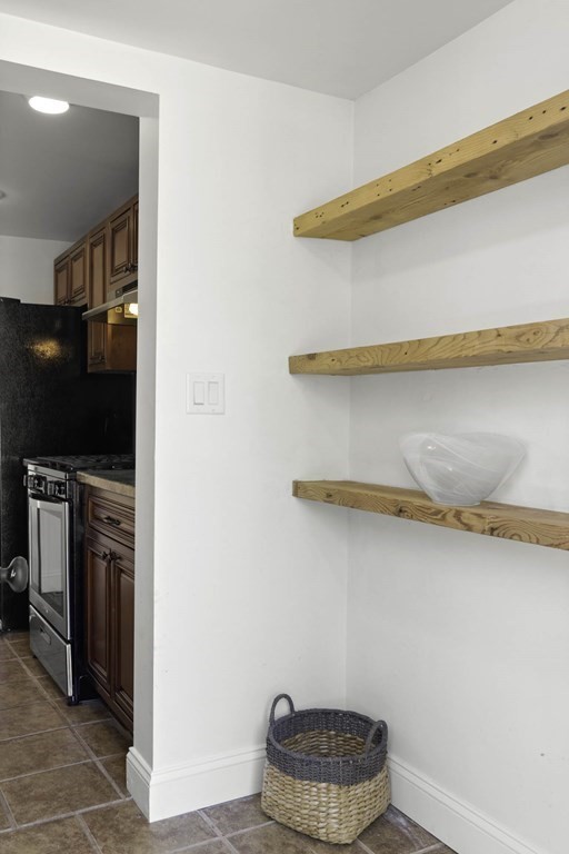 11 Middle Street Georgetown, MA 01833 - Photo 11 of 31 Gallery Image 11