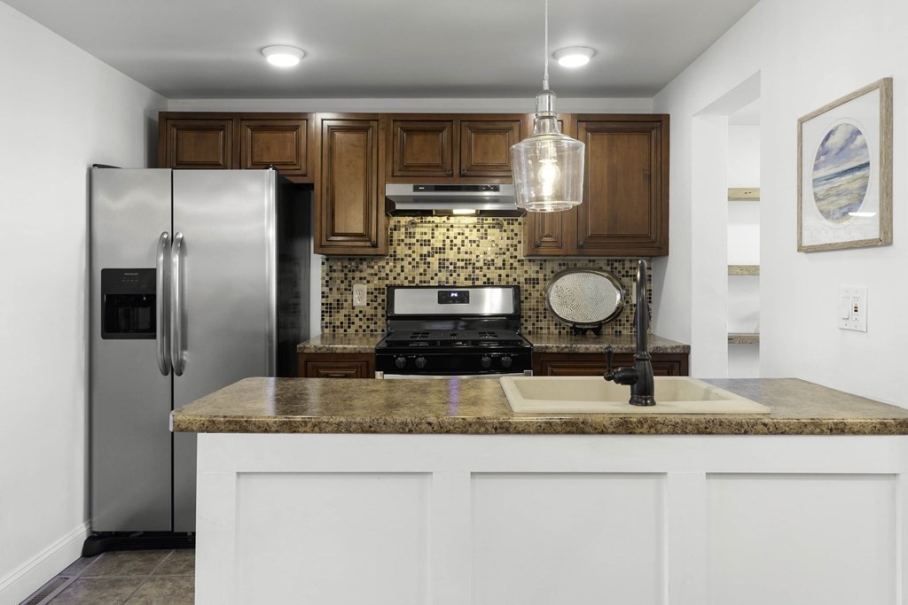 11 Middle Street Georgetown, MA 01833 - Photo 6 of 31 Gallery Image 6