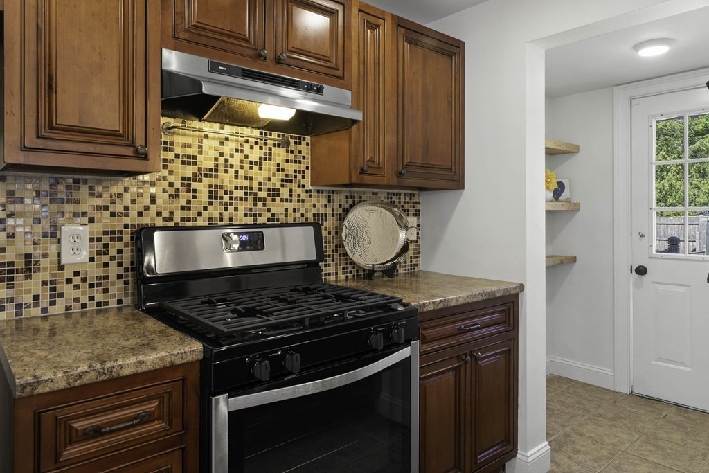 11 Middle Street Georgetown, MA 01833 - Photo 10 of 31 Gallery Image 10