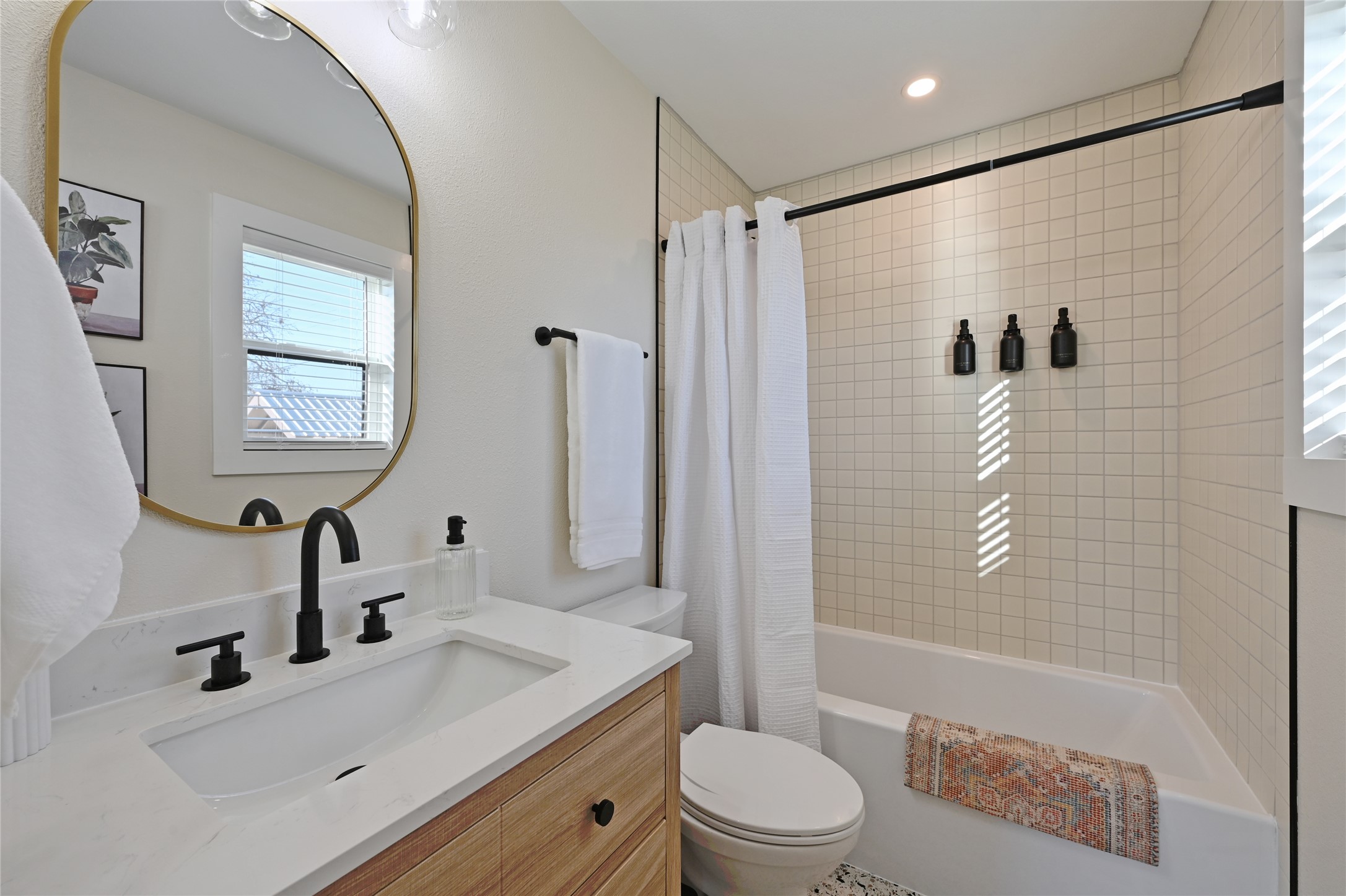 611 Lakeshore Loop Tow, TX 78672 - Photo 15 of 40 Bathroom with vanity and shower / tub combo with curtain