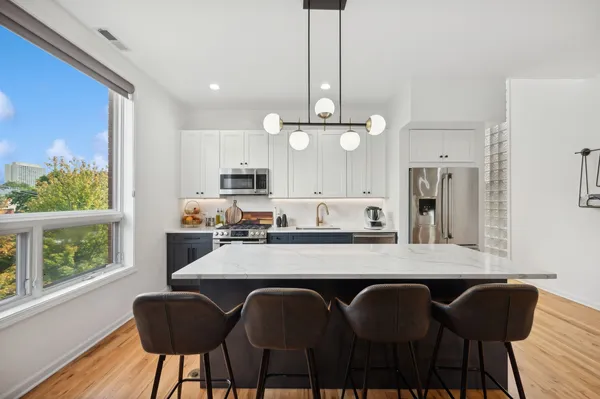 $5,000 | 885 North Hermitage Avenue, Unit C, Chicago, IL 60622