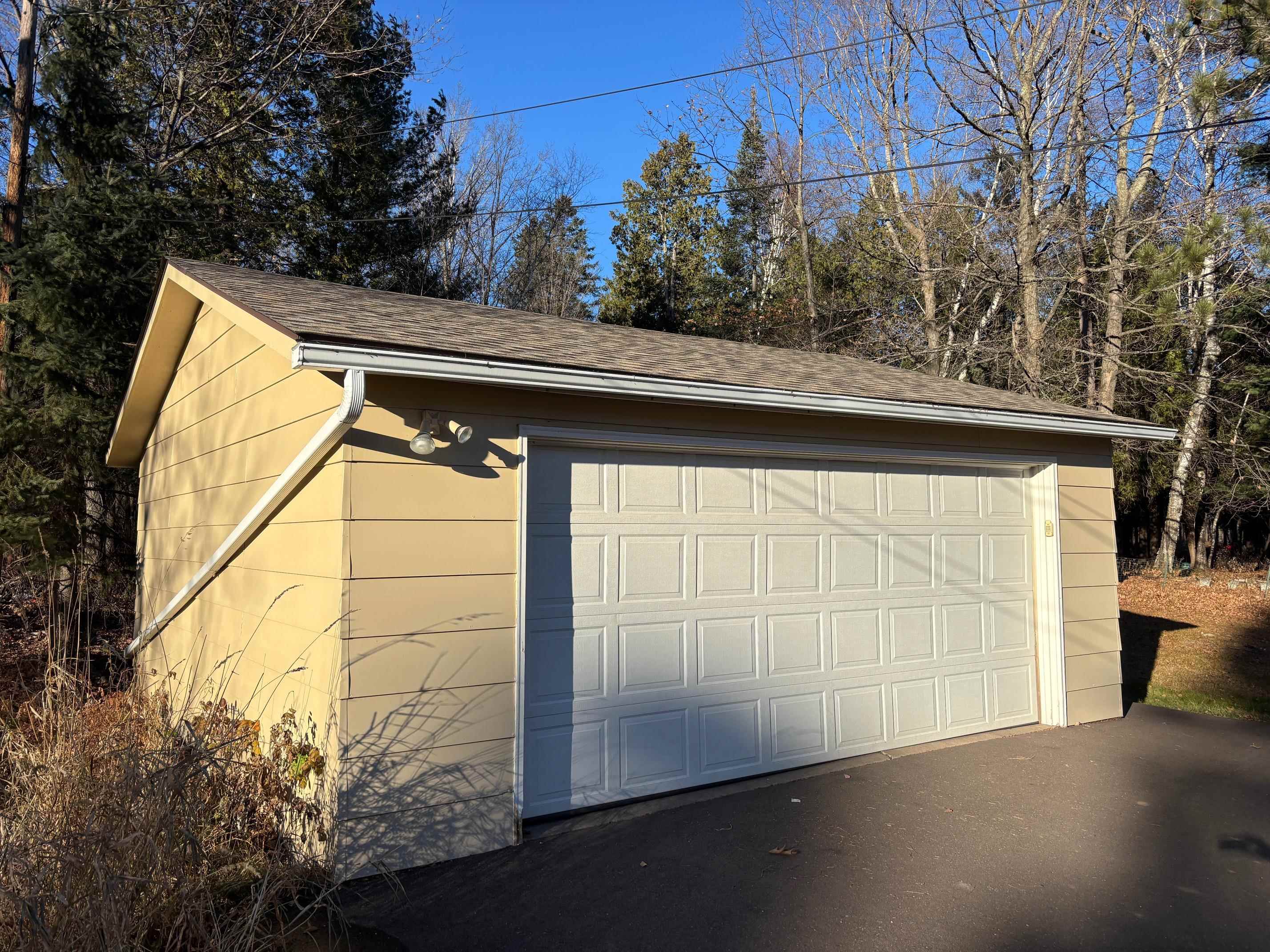 937 West Arrowhead Road Duluth, MN 55811 - Photo 20 of 23 View of detached garage
