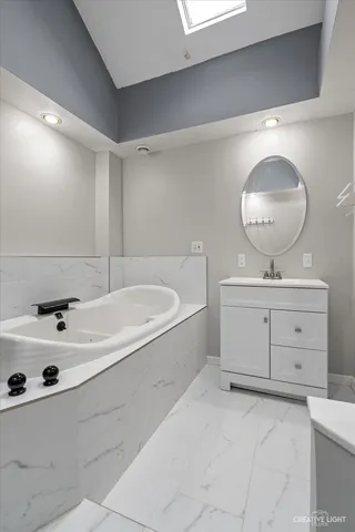 $1,200 | 217 Washburn Street, Elgin, IL 60123